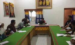 handingtaking3